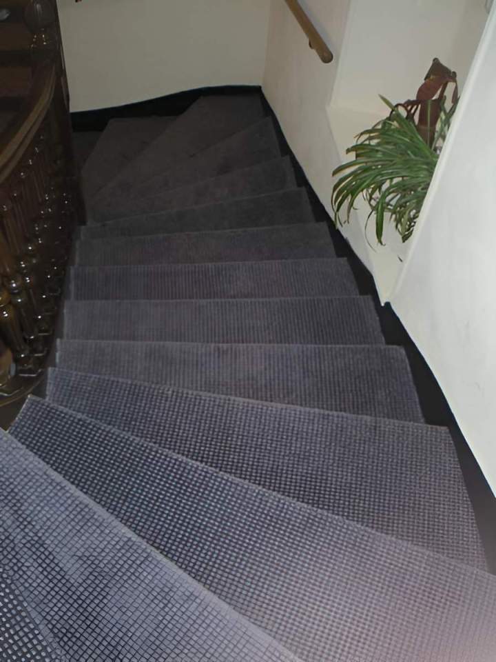 Revêtement marches d'escalier en moquette Doussard